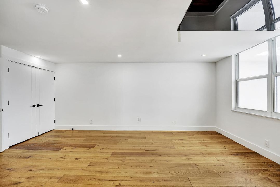 For Rent: $6,500 (2 beds, 2 baths, 1100 Square Feet)