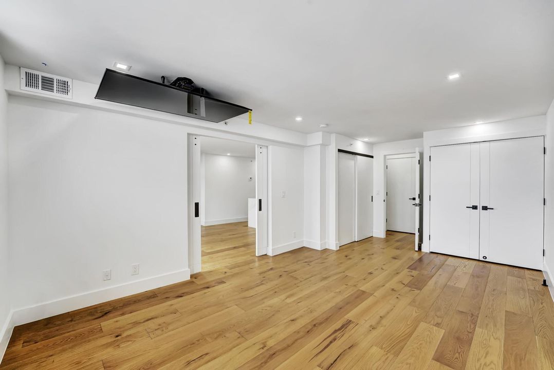 For Rent: $6,500 (2 beds, 2 baths, 1100 Square Feet)