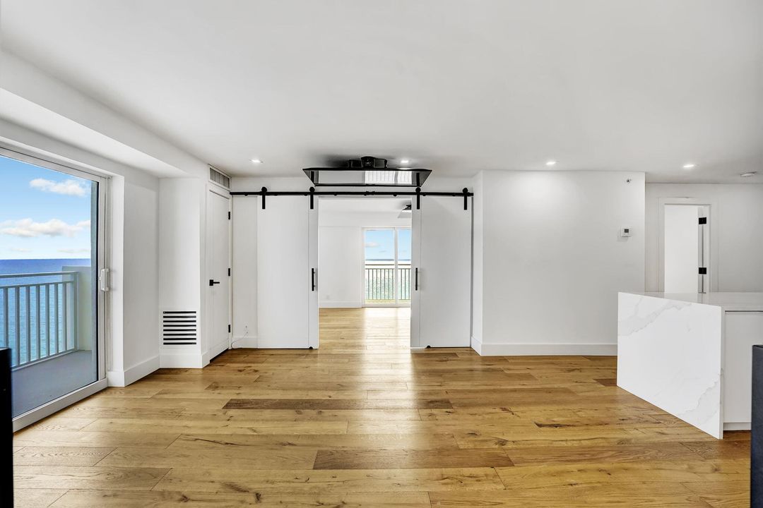 For Rent: $6,500 (2 beds, 2 baths, 1100 Square Feet)