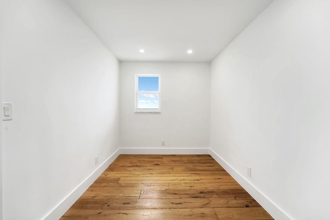 For Rent: $6,500 (2 beds, 2 baths, 1100 Square Feet)