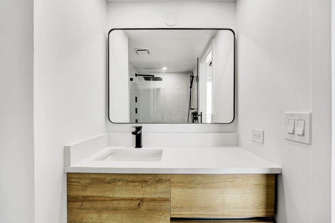 For Rent: $6,500 (2 beds, 2 baths, 1100 Square Feet)