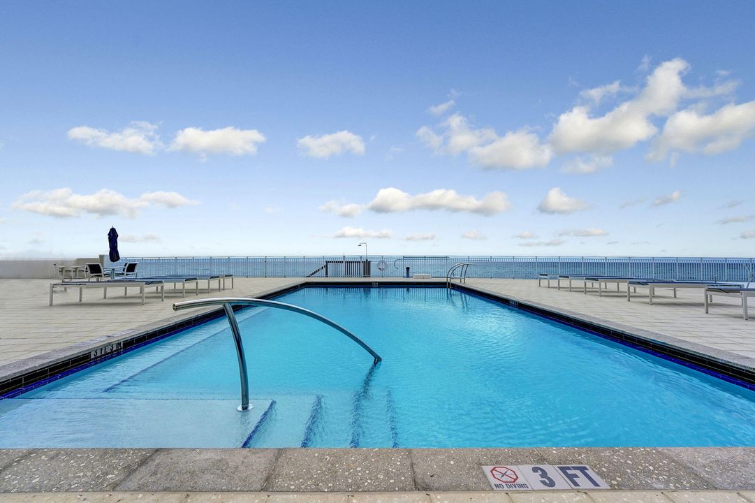 For Rent: $6,500 (2 beds, 2 baths, 1100 Square Feet)