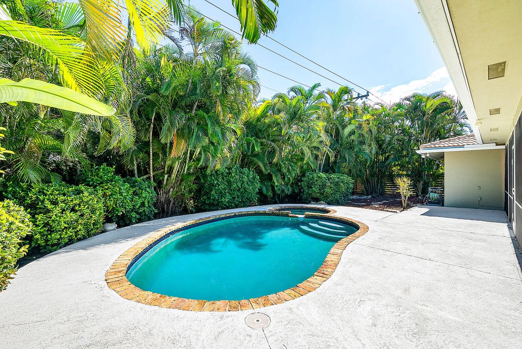 For Sale: $845,000 (4 beds, 2 baths, 1678 Square Feet)