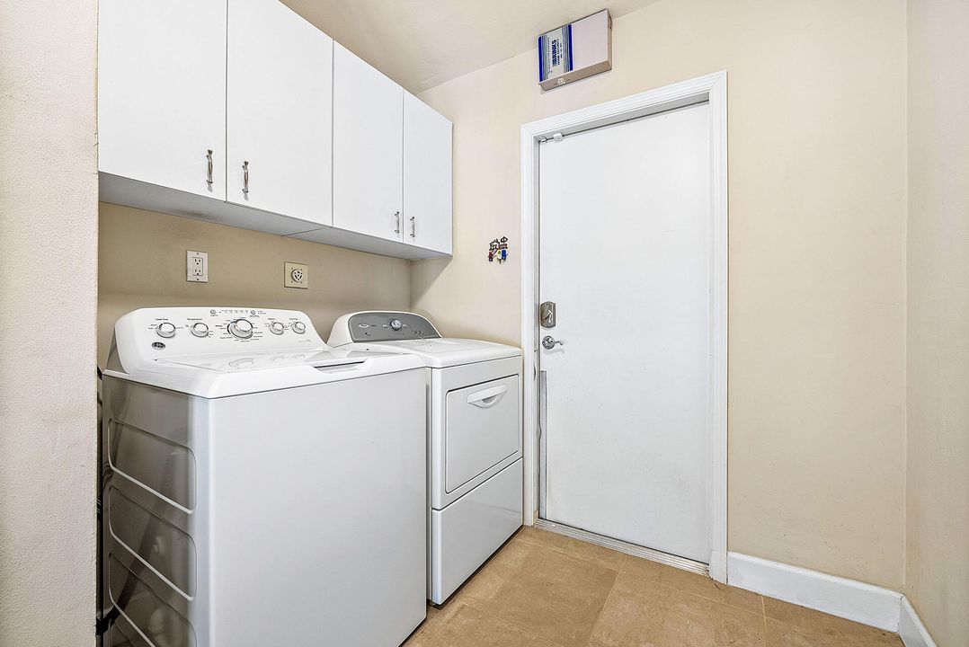 For Sale: $845,000 (4 beds, 2 baths, 1678 Square Feet)