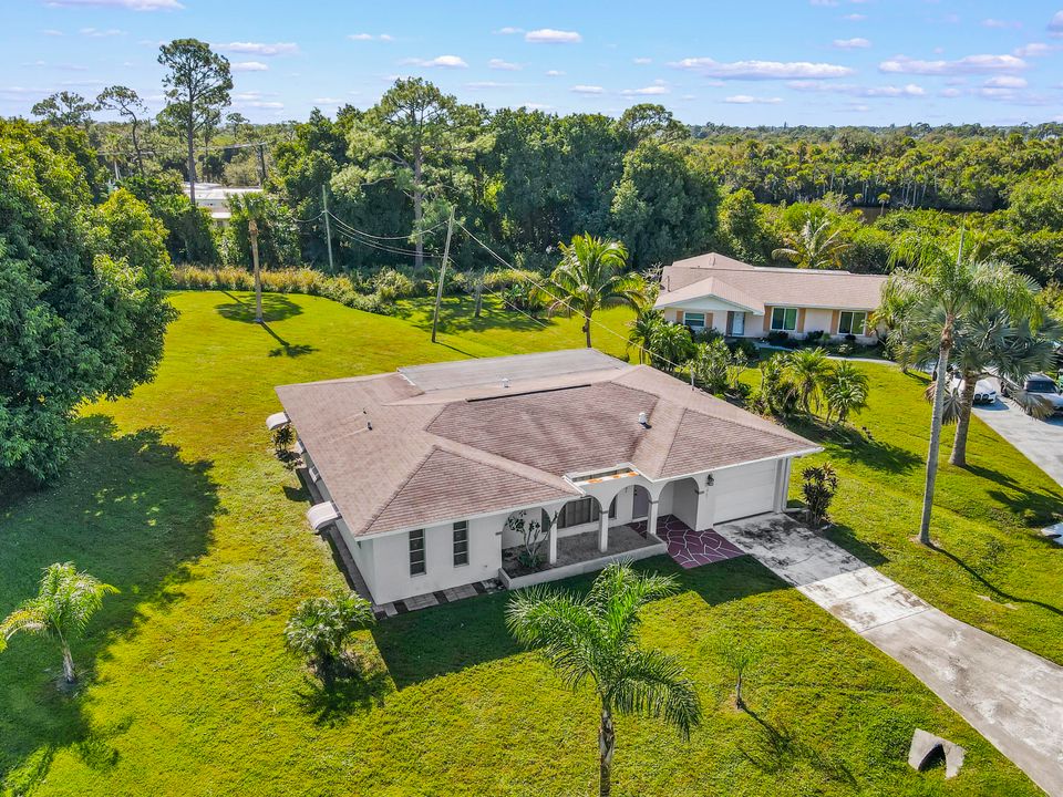 For Sale: $279,000 (2 beds, 2 baths, 1305 Square Feet)