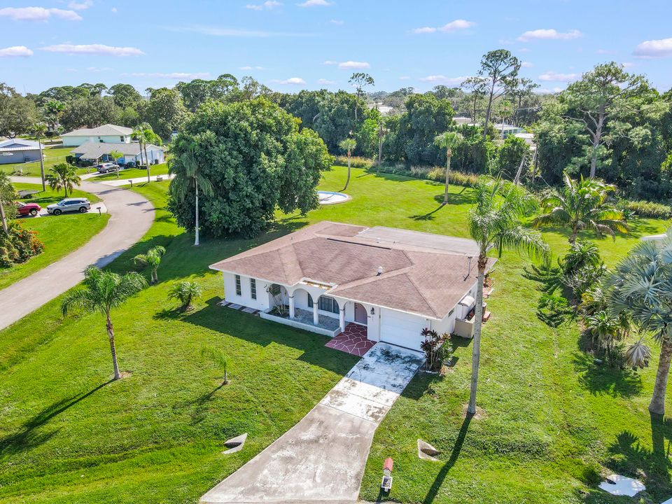 For Sale: $279,000 (2 beds, 2 baths, 1305 Square Feet)