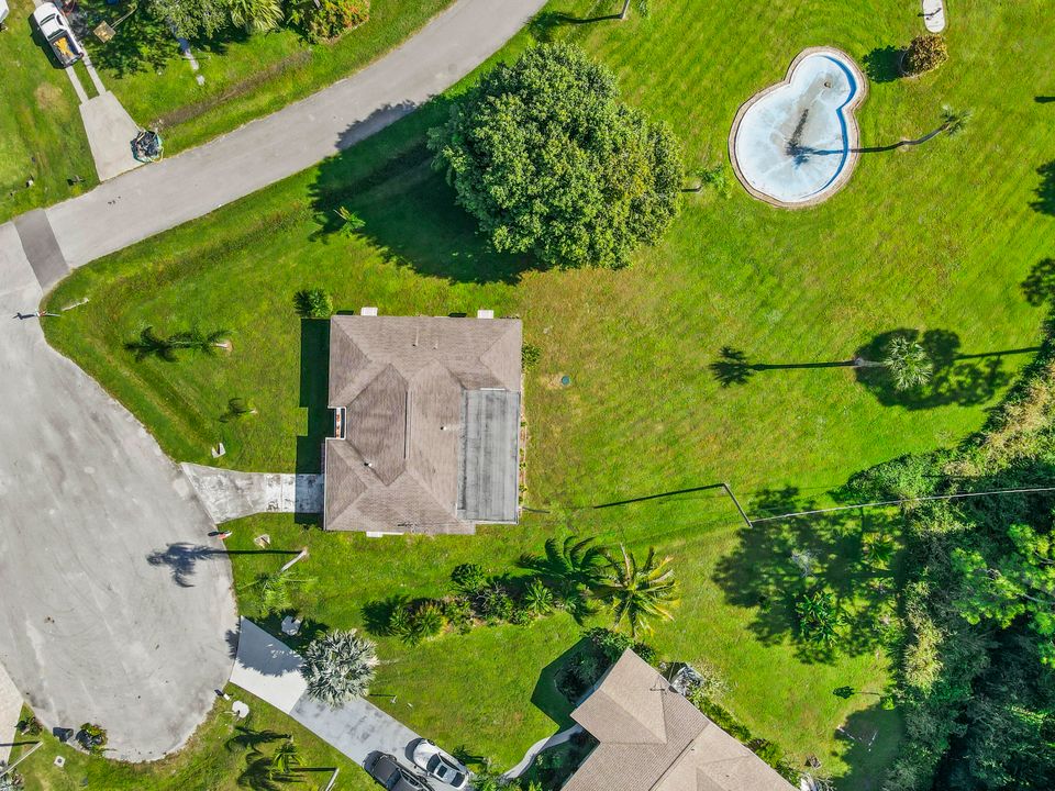 For Sale: $279,000 (2 beds, 2 baths, 1305 Square Feet)