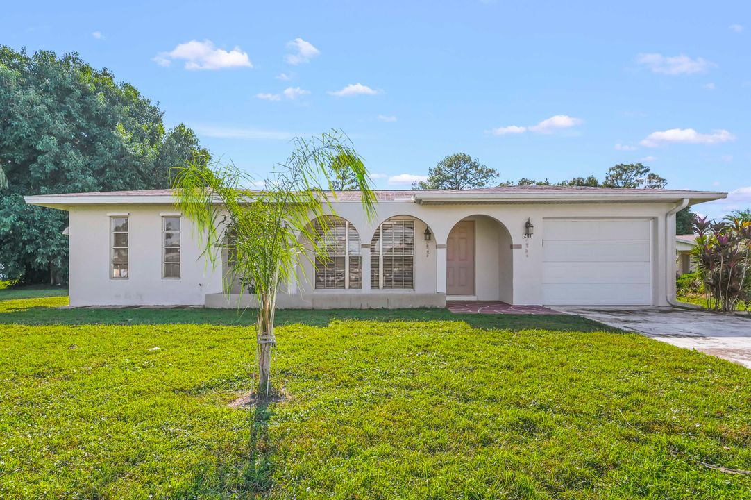 For Sale: $279,000 (2 beds, 2 baths, 1305 Square Feet)