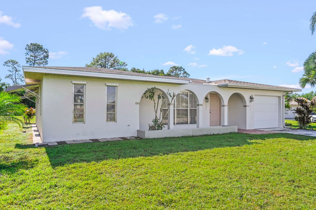 For Sale: $279,000 (2 beds, 2 baths, 1305 Square Feet)