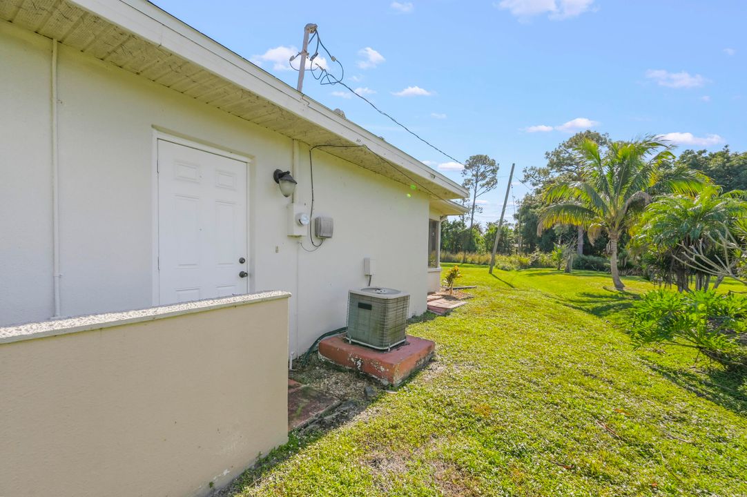 For Sale: $279,000 (2 beds, 2 baths, 1305 Square Feet)