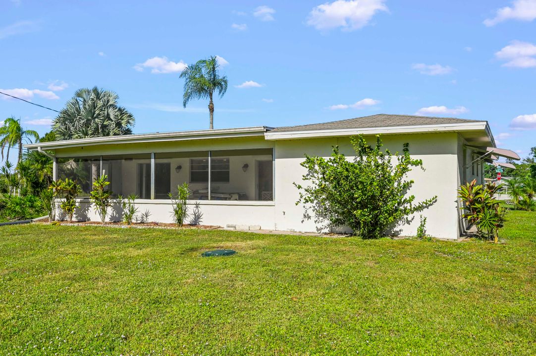 For Sale: $279,000 (2 beds, 2 baths, 1305 Square Feet)