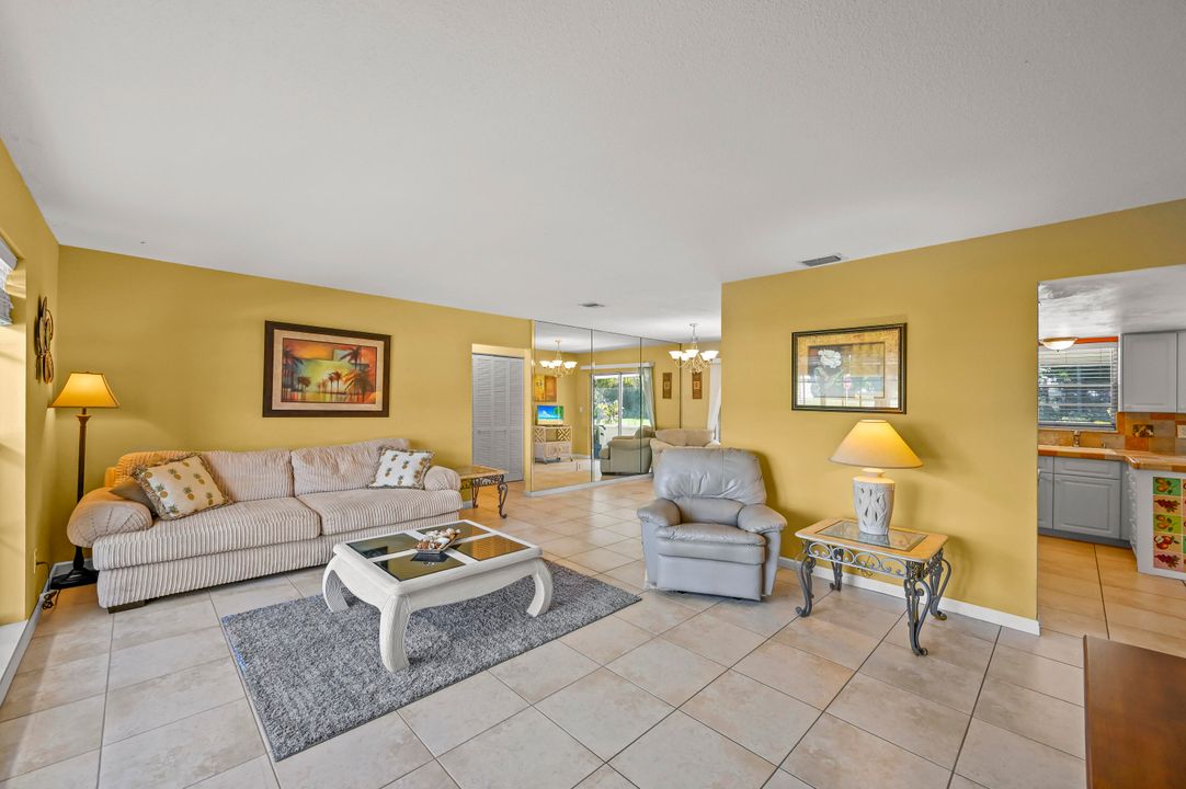 For Sale: $279,000 (2 beds, 2 baths, 1305 Square Feet)