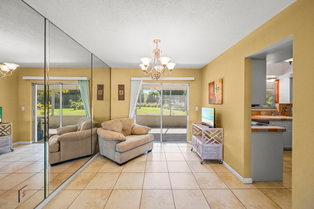 For Sale: $279,000 (2 beds, 2 baths, 1305 Square Feet)