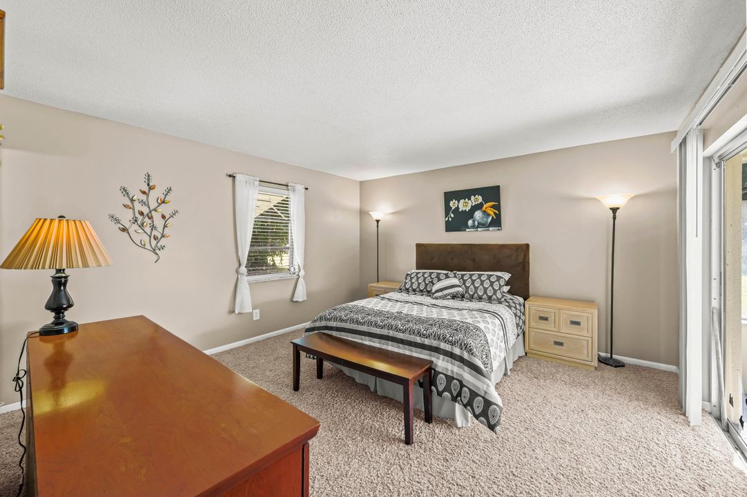 For Sale: $279,000 (2 beds, 2 baths, 1305 Square Feet)