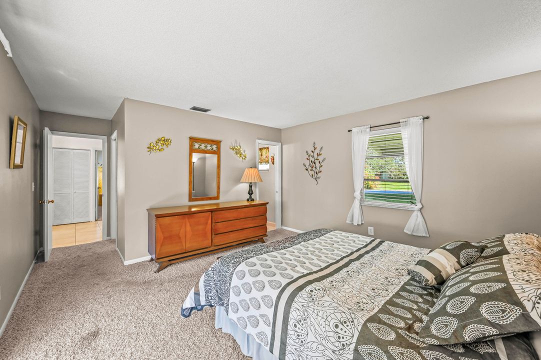 For Sale: $279,000 (2 beds, 2 baths, 1305 Square Feet)