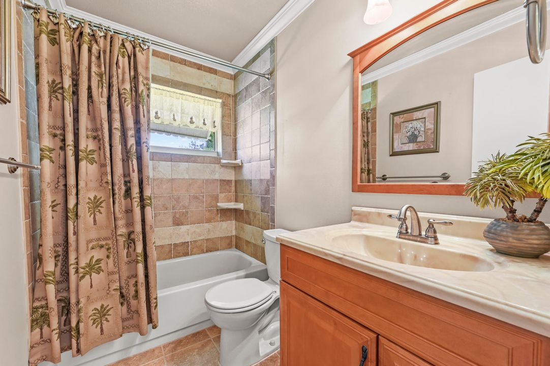 For Sale: $279,000 (2 beds, 2 baths, 1305 Square Feet)