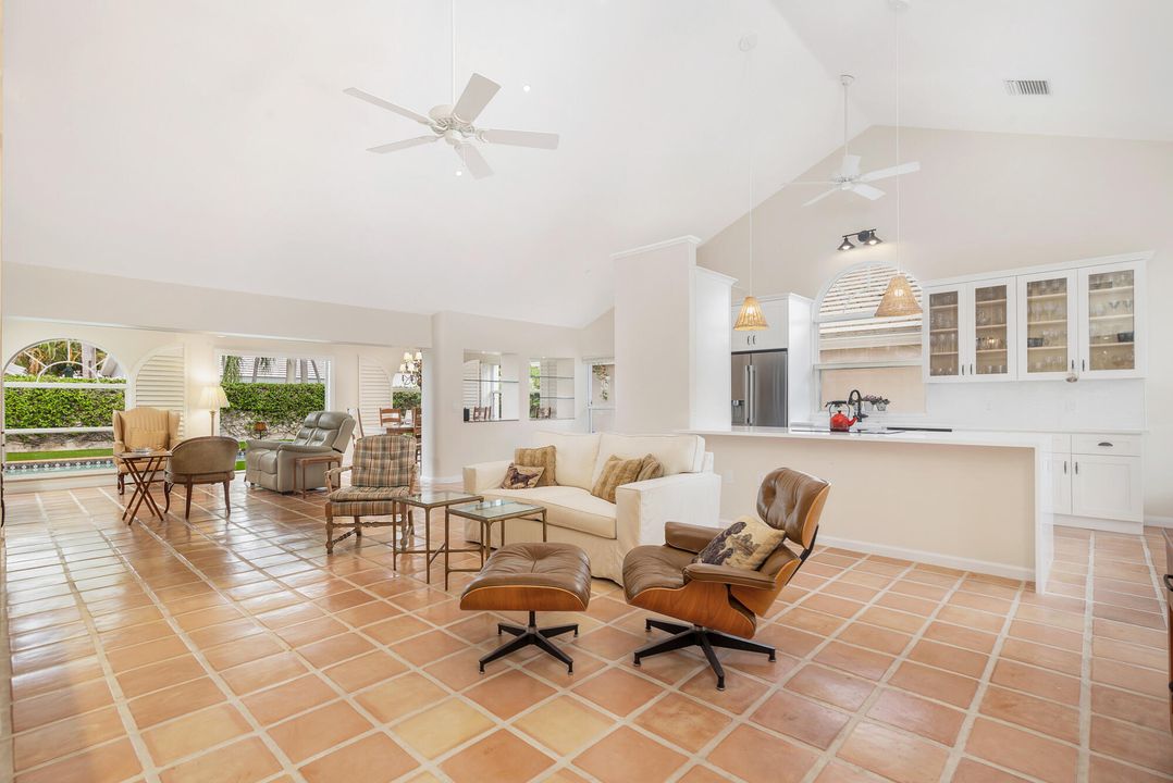 出租: $5,500 (3 贝兹, 2 浴室, 1974 平方英尺)