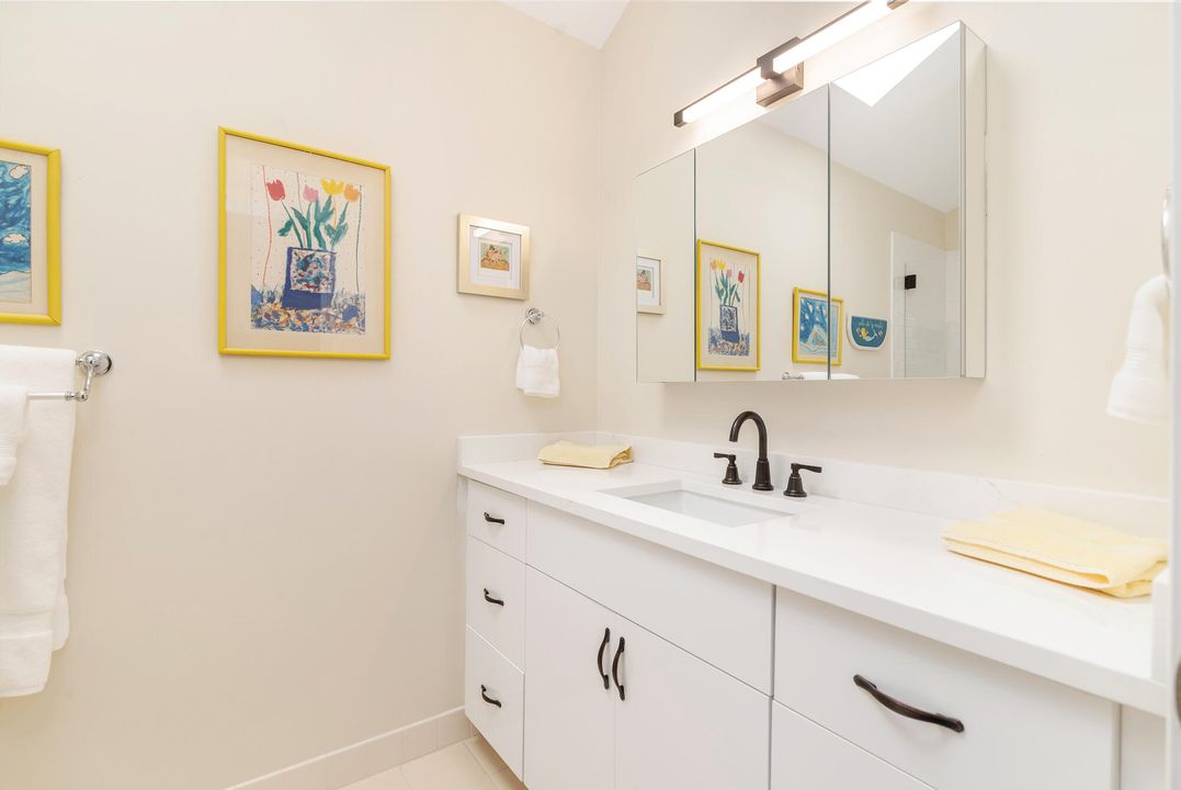 出租: $5,500 (3 贝兹, 2 浴室, 1974 平方英尺)