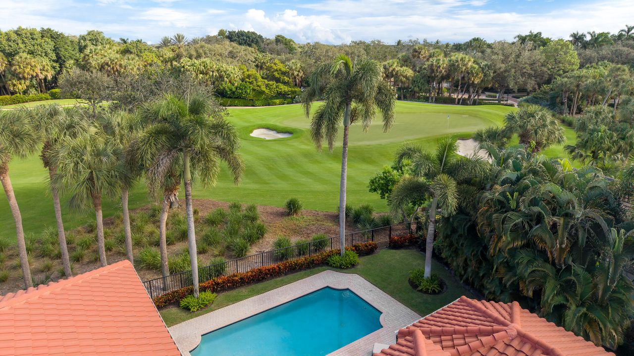 Под контрактом: $3,500,000 (3 спален, 3 ванн, 3571 Квадратных фут)