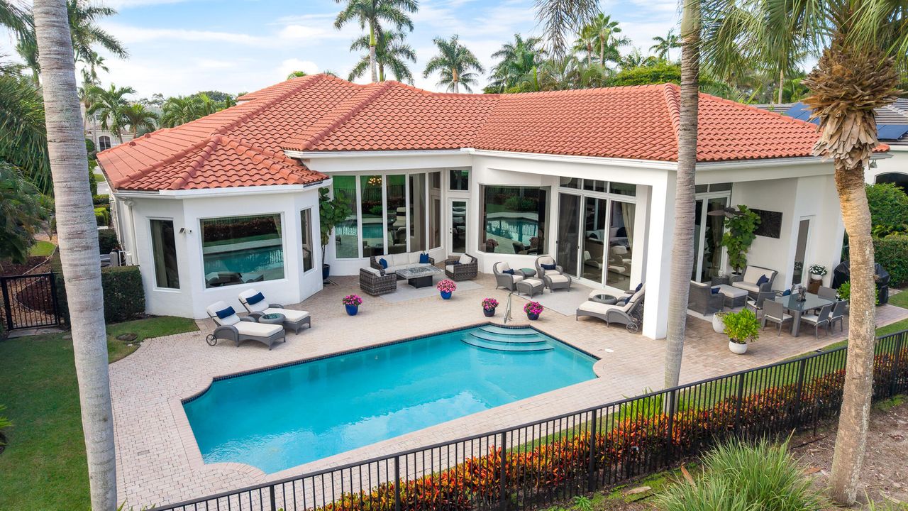 Под контрактом: $3,500,000 (3 спален, 3 ванн, 3571 Квадратных фут)