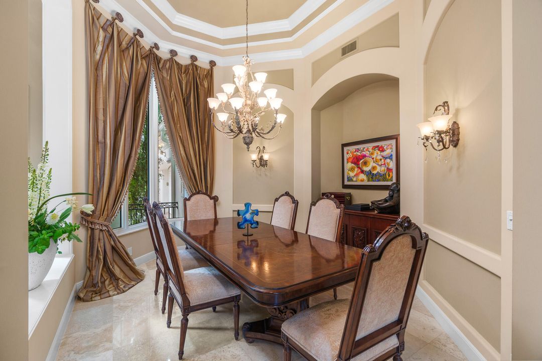 Под контрактом: $3,500,000 (3 спален, 3 ванн, 3571 Квадратных фут)