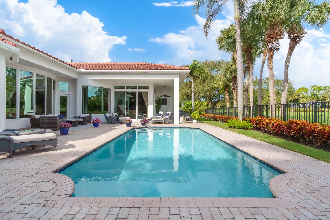 Под контрактом: $3,500,000 (3 спален, 3 ванн, 3571 Квадратных фут)