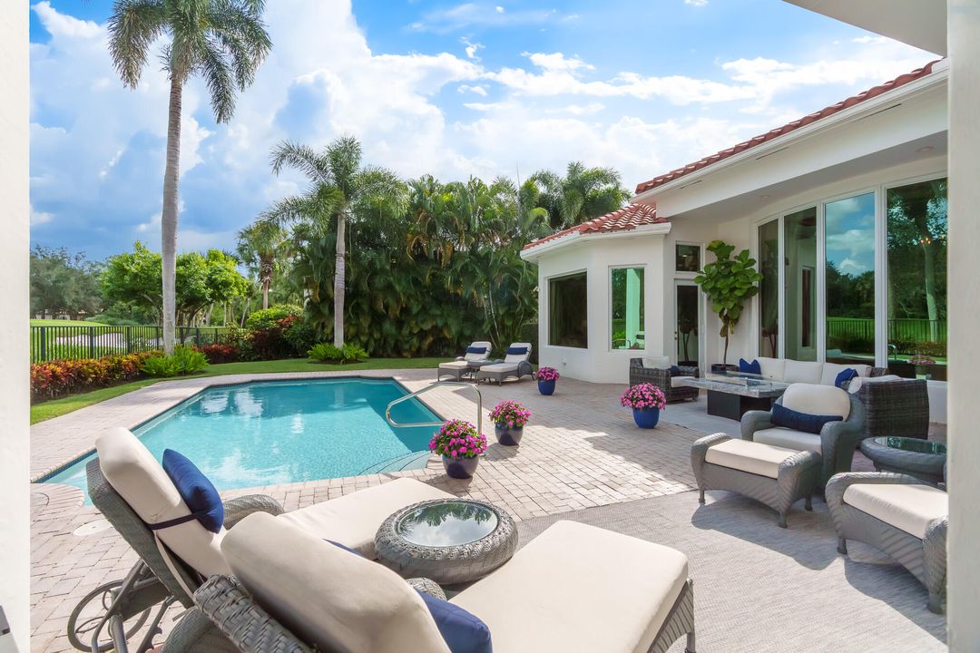 Под контрактом: $3,500,000 (3 спален, 3 ванн, 3571 Квадратных фут)