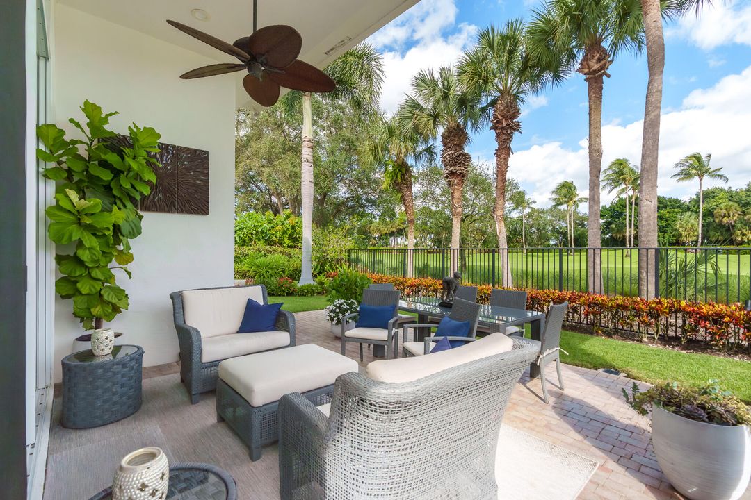 Под контрактом: $3,500,000 (3 спален, 3 ванн, 3571 Квадратных фут)