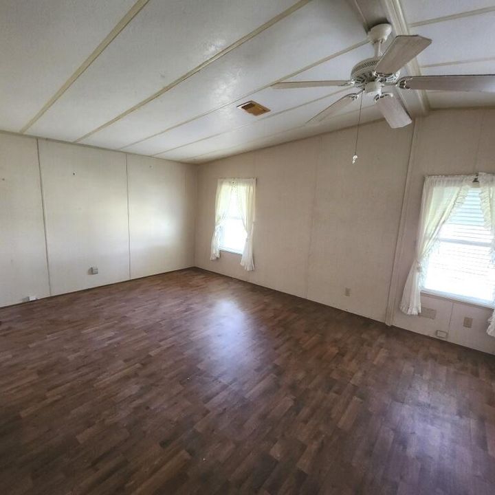 待售: $104,900 (2 贝兹, 2 浴室, 1248 平方英尺)