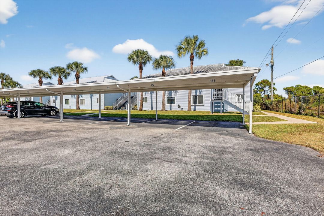 For Sale: $124,900 (2 beds, 2 baths, 948 Square Feet)