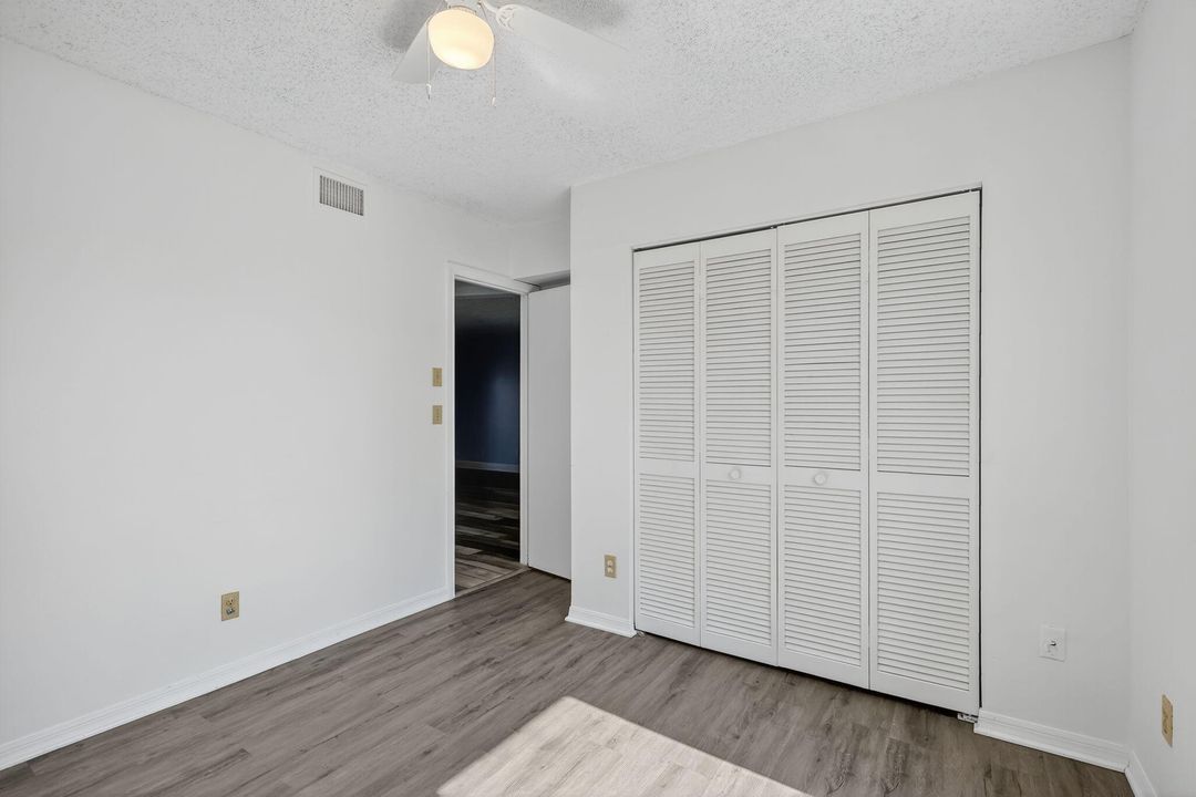 For Sale: $124,900 (2 beds, 2 baths, 948 Square Feet)