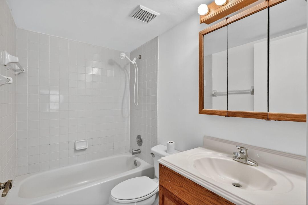 For Sale: $124,900 (2 beds, 2 baths, 948 Square Feet)