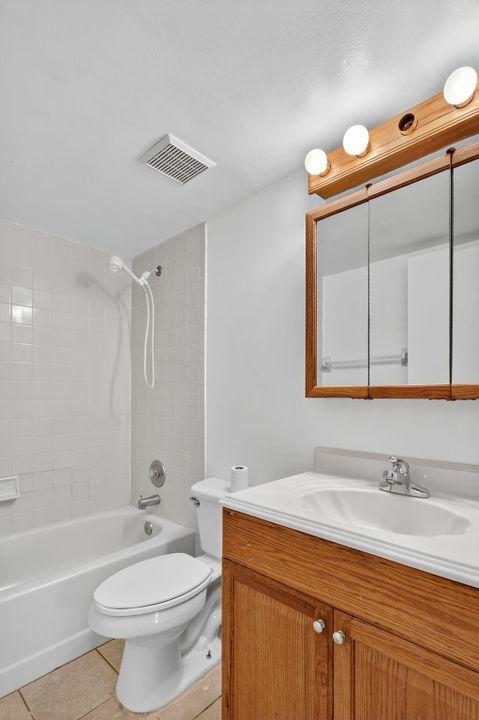 For Sale: $124,900 (2 beds, 2 baths, 948 Square Feet)