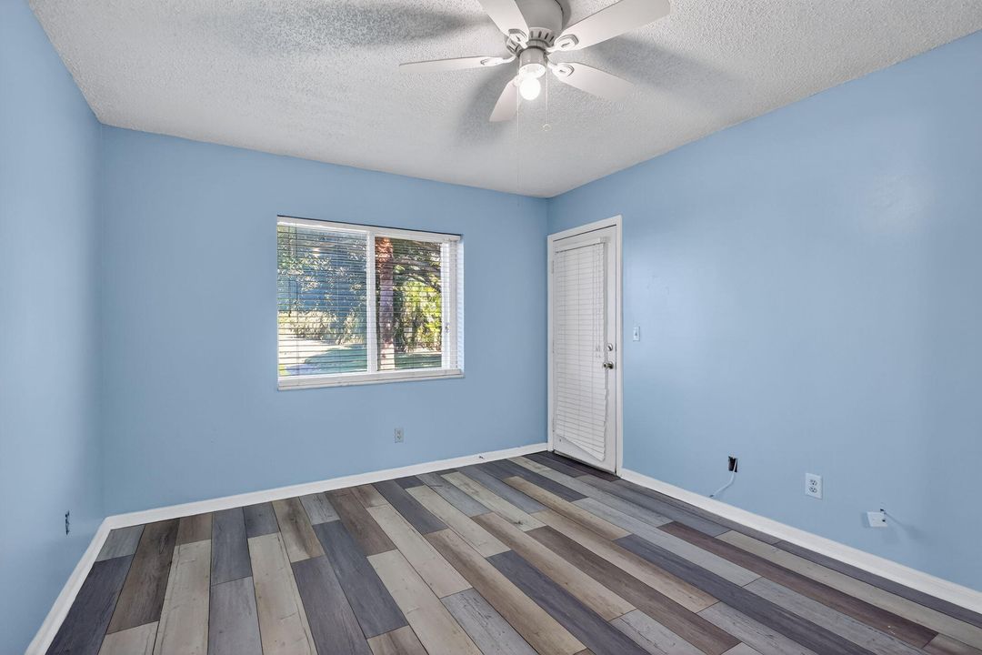 For Sale: $124,900 (2 beds, 2 baths, 948 Square Feet)