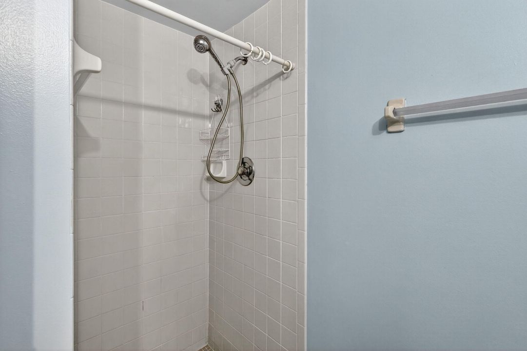 For Sale: $124,900 (2 beds, 2 baths, 948 Square Feet)