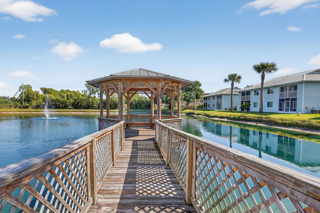 For Sale: $124,900 (2 beds, 2 baths, 948 Square Feet)