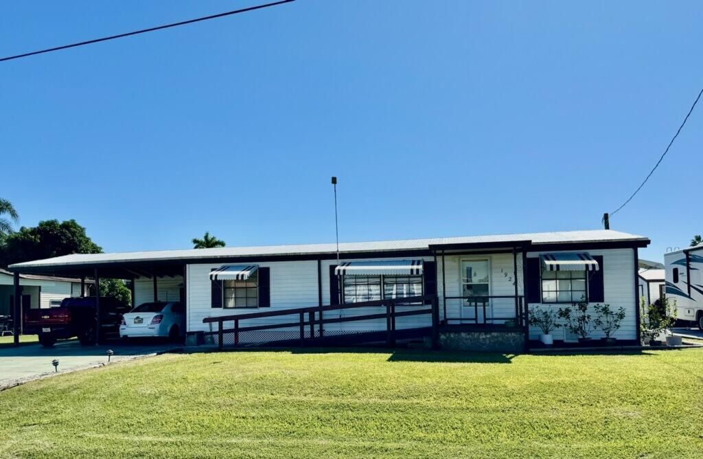 For Sale: $269,000 (3 beds, 2 baths, 1344 Square Feet)