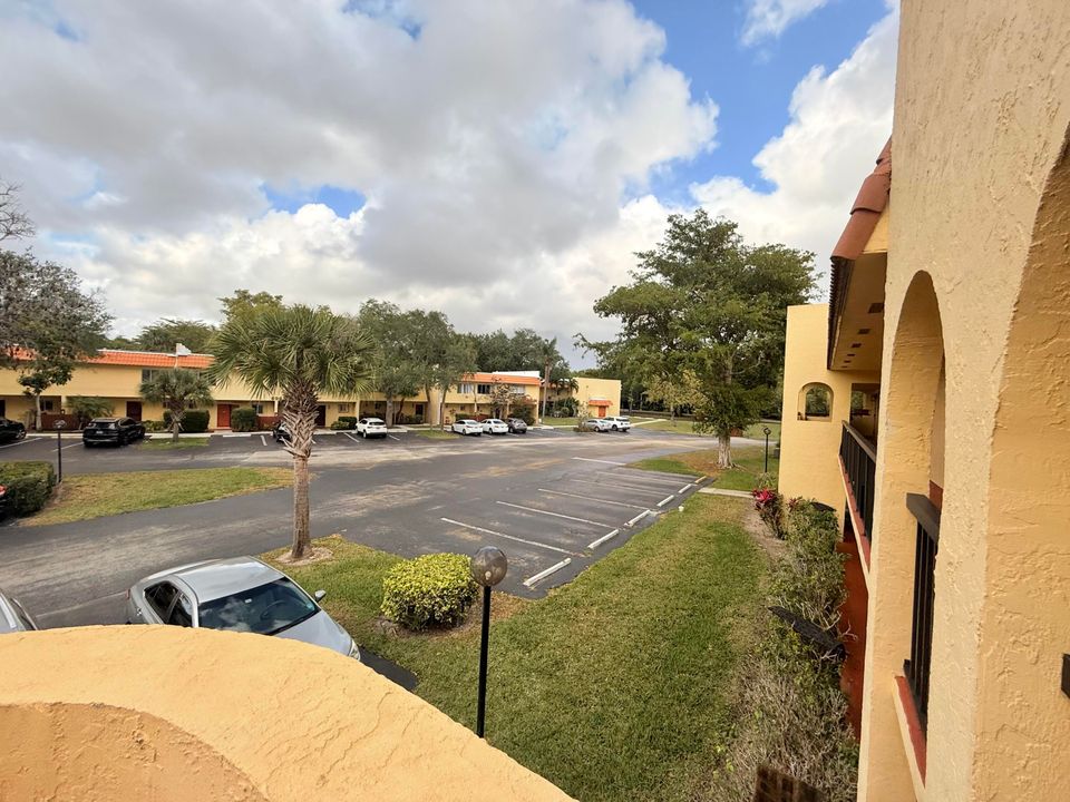 待售: $280,000 (2 贝兹, 2 浴室, 957 平方英尺)