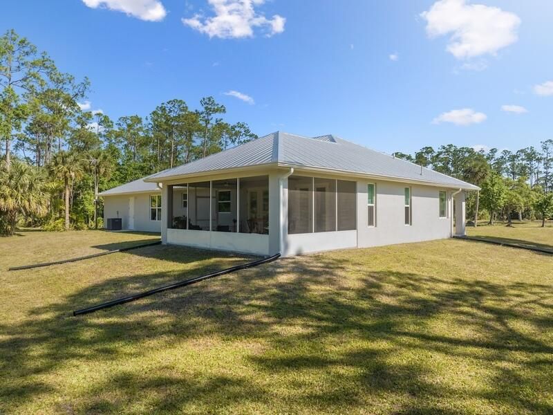 For Sale: $899,900 (3 beds, 2 baths, 1800 Square Feet)