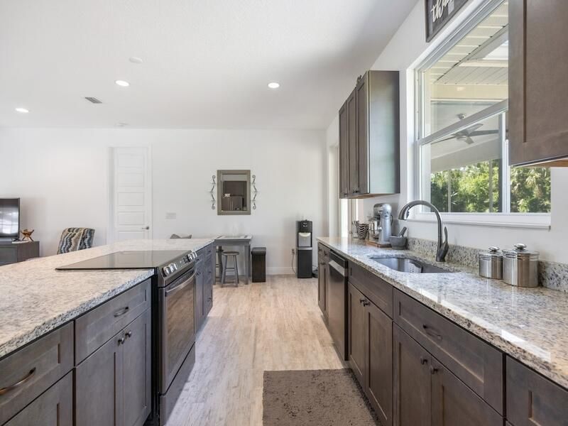 For Sale: $899,900 (3 beds, 2 baths, 1800 Square Feet)