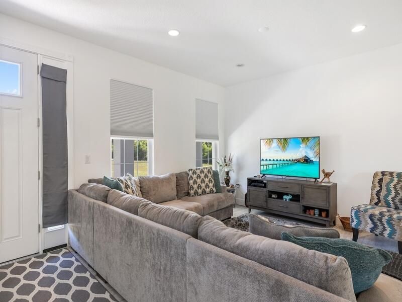 For Sale: $899,900 (3 beds, 2 baths, 1800 Square Feet)