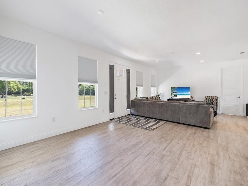 For Sale: $899,900 (3 beds, 2 baths, 1800 Square Feet)