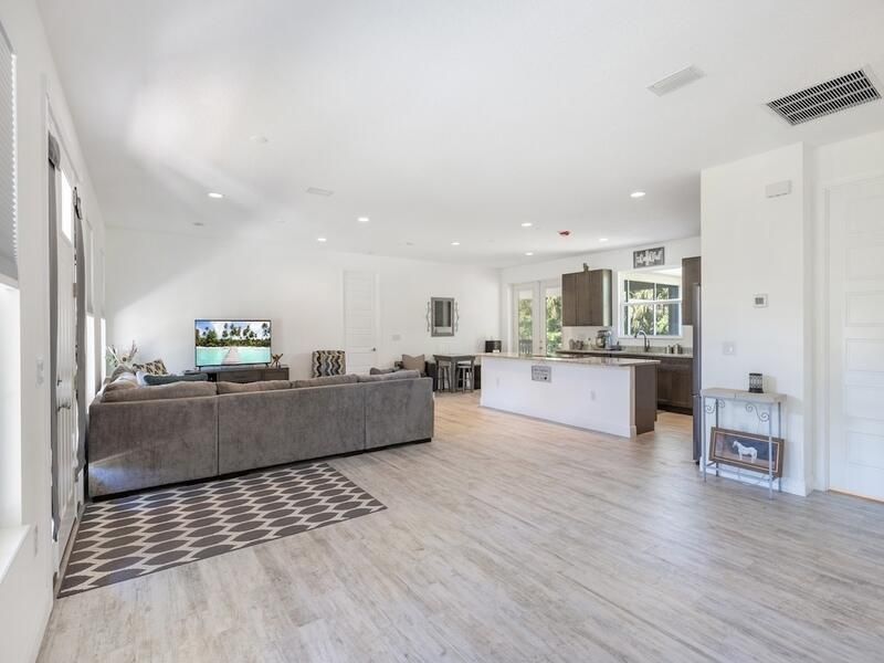 For Sale: $899,900 (3 beds, 2 baths, 1800 Square Feet)