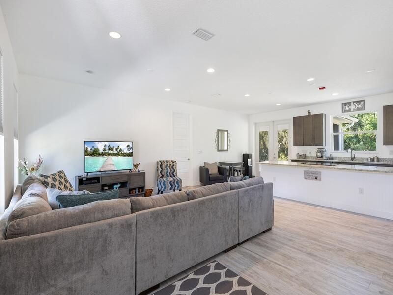 For Sale: $899,900 (3 beds, 2 baths, 1800 Square Feet)