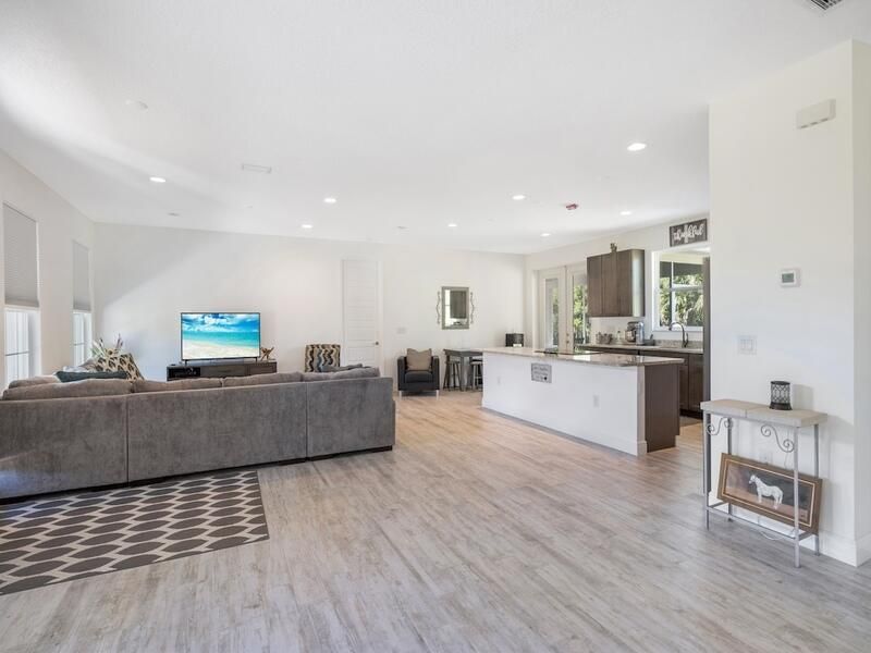 For Sale: $899,900 (3 beds, 2 baths, 1800 Square Feet)