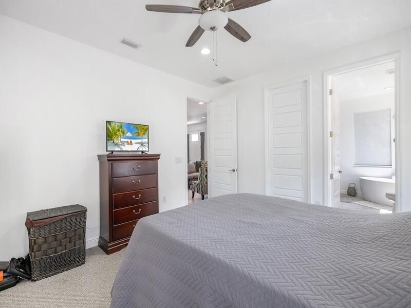 For Sale: $899,900 (3 beds, 2 baths, 1800 Square Feet)