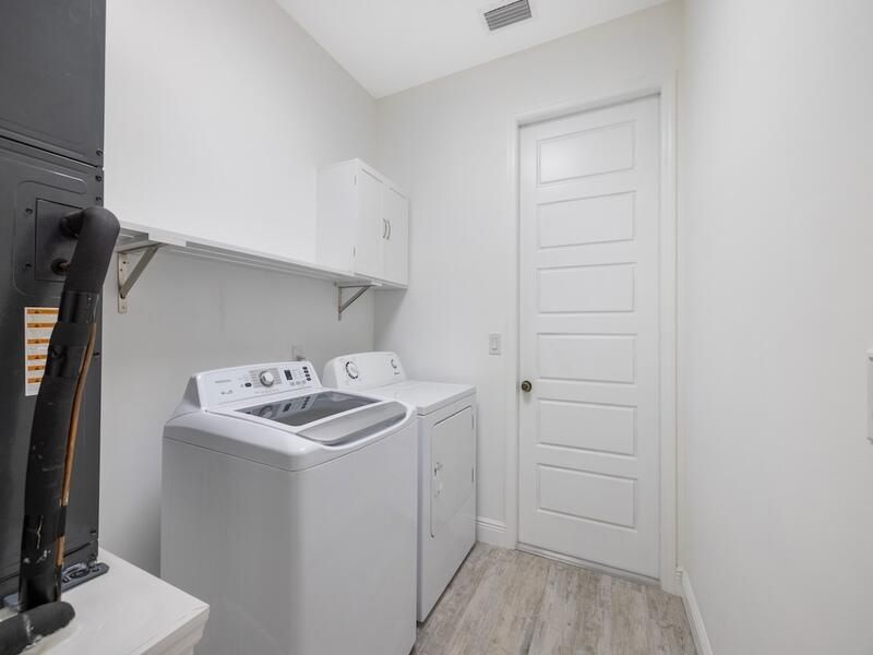 For Sale: $899,900 (3 beds, 2 baths, 1800 Square Feet)