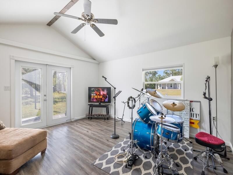 For Sale: $899,900 (3 beds, 2 baths, 1800 Square Feet)