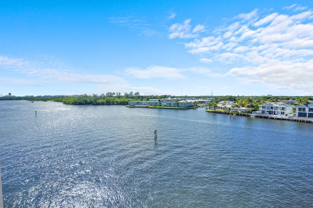 For Rent: $6,800 (2 beds, 2 baths, 1305 Square Feet)