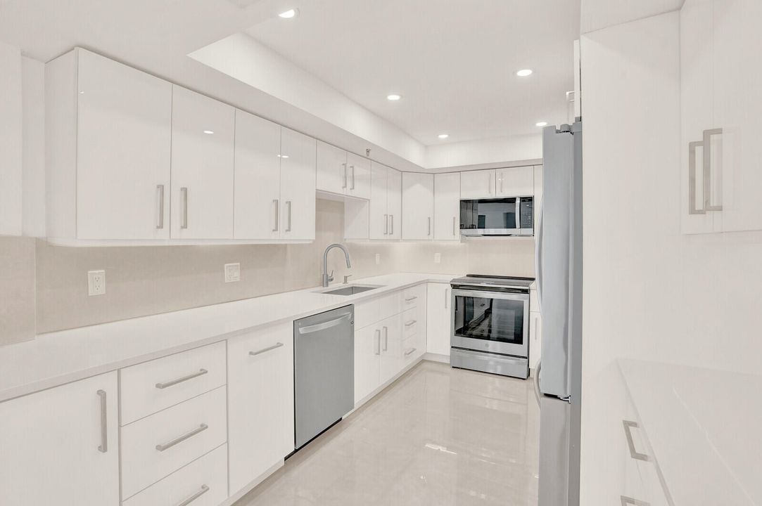 For Rent: $6,800 (2 beds, 2 baths, 1305 Square Feet)